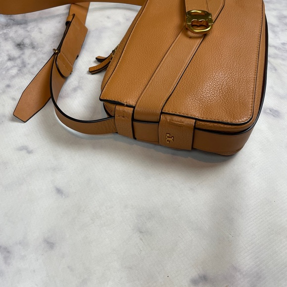Tory Burch Gemini Link Belted Peanut Brown Pebbled Leather Camera Crossbody Bag - Picture 3 of 12